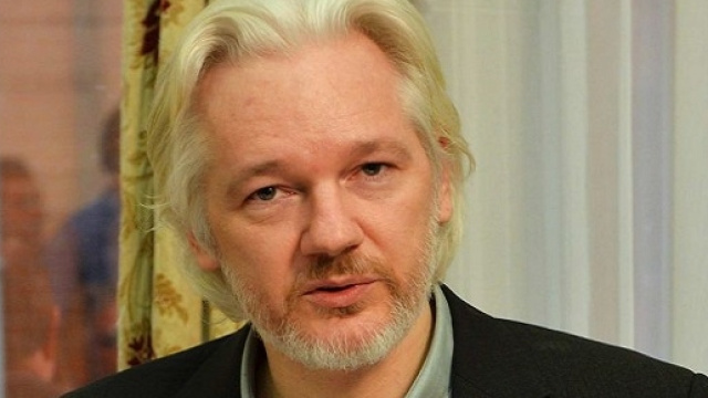 Julian Assange, collegato in videoconferenza con la "Wired Next Fest", critica i Panama Pampers e la candidata democratica Hillary Clinton