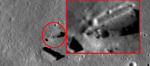 No detalhe, a ampliação de uma das estranhas estruturas fotografadas na Lua