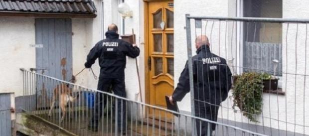 La policía investiga las afirmaciones de que una 3ª mujer mueriese en la casa en Hoexter La policía investiga las afirmaciones de que una 3ª mujer mueriese en la casa en Hoexter