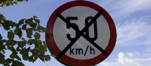 Proiect pentru renunţarea la limita de 50km/h în localitate Proiect pentru renunţarea la limita de 50km/h în localitate