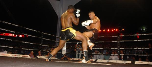 Roberson (à g) défiait Jérôme Le Banner à la Fight Night Saint Tropez en 2015 Roberson (à g) défiait Jérôme Le Banner à la Fight Night Saint Tropez en 2015