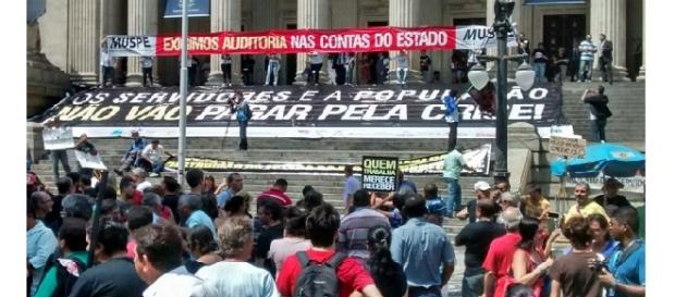 Servidores seguem atentos e mobilizados Servidores seguem atentos e mobilizados