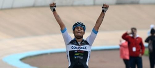 Filippo Ganna da solo nel mitico velodromo di Roubaix - Foto Desmet