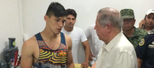 El delantero Alan Pulido conversa con Egidio Torre, gobernador de Tamaulipas El delantero Alan Pulido conversa con Egidio Torre, gobernador de Tamaulipas