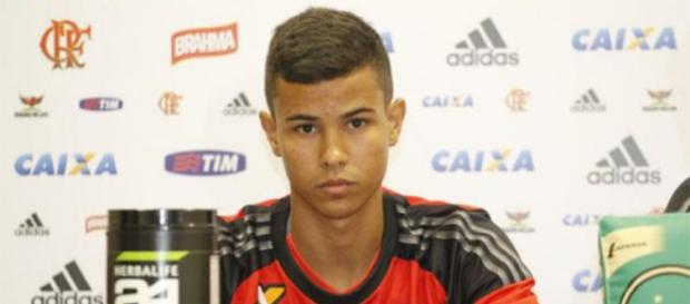Jovem Arthur está fora do Flamengo Jovem Arthur está fora do Flamengo