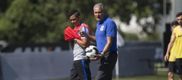 Luciano deve ser mais à deixar o Corinthians e seguir rumo à Europa Luciano deve ser mais à deixar o Corinthians e seguir rumo à Europa