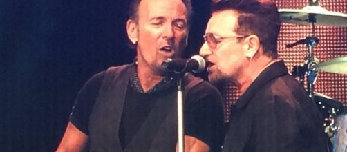 Bruce Springsteen e Bono Vox nella performance di Dublino