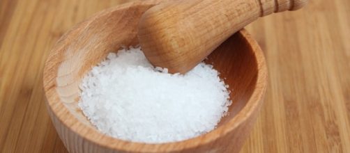 Troppo sale è pericoloso per gli ipertesi. Poco sale può essere pericoloso per tutti.