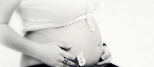 Nella foto ritratta una donna incinta