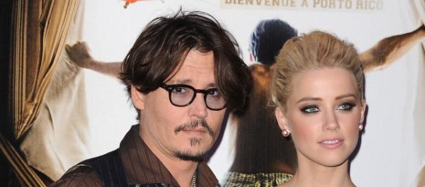 Amber Head denuncia a Johnny Deep y pide el divorcio Amber Head denuncia a Johnny Deep y pide el divorcio