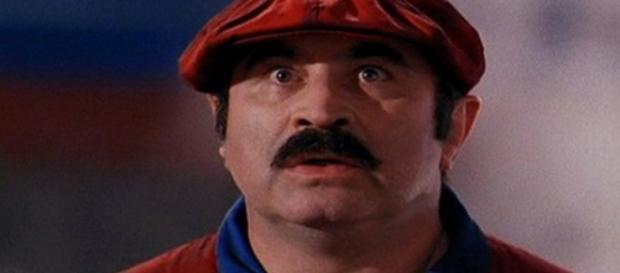 Bob Hoskins, no filme Super Mario Bros, de 1993. Bob Hoskins, no filme Super Mario Bros, de 1993.
