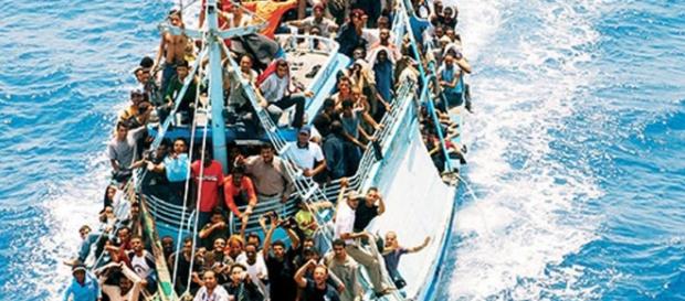 Gli immigrati seguono la rotta del Mediterraneo Gli immigrati seguono la rotta del Mediterraneo