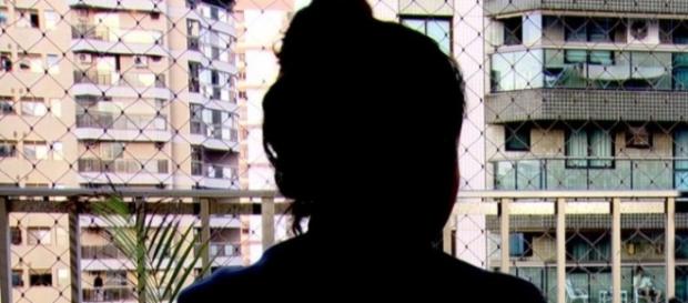 Jovem vítima de estupro no Rio falou ao "Fantástico" sobre a violência que sofreu (Reprodução/Globo) Jovem vítima de estupro no Rio falou ao "Fantástico" sobre a violência que sofreu (Reprodução/Globo)