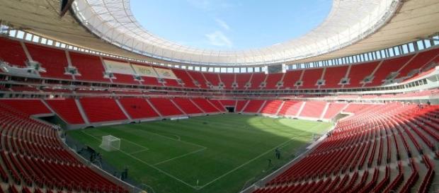 O Estádio Mané Garrincha, em Brasília, receberá o duelo Botafogo x Cruzeiro. O Estádio Mané Garrincha, em Brasília, receberá o duelo Botafogo x Cruzeiro.