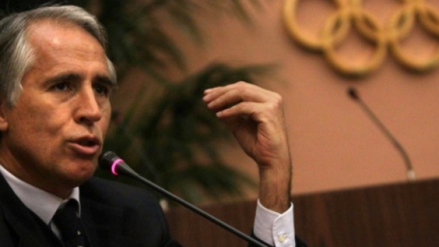 Il presidente del Coni attacca Virginia Raggi