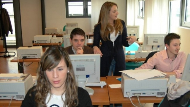 Scuola, adeguamento di stipendio a una prof precaria dopo 25 anni.