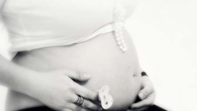 Nella foto ritratta una donna incinta