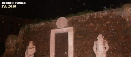 Orbes en la Puerta Angelica en Roma