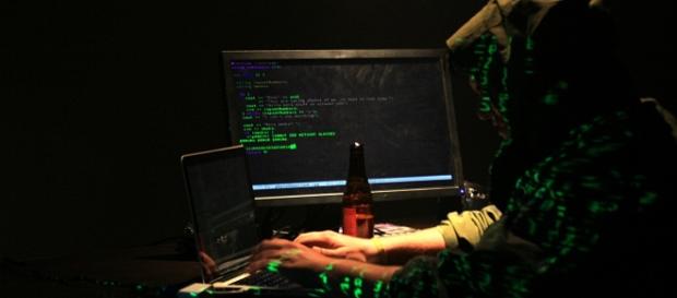 Impression of a hacker's studio (Flickr / Katy Levinson) Impression of a hacker's studio (Flickr / Katy Levinson)