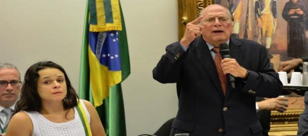 PSDB pagou por parecer sobre o afastamento de Dilma PSDB pagou por parecer sobre o afastamento de Dilma