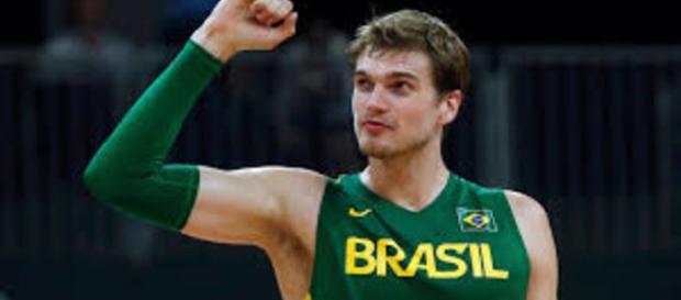 Tiago Splitter desfalca time brasileiro para as olimpíadas Tiago Splitter desfalca time brasileiro para as olimpíadas