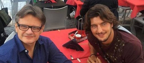 Andrea Prete con Aristide Malnati al tavolino di un bar di Milano