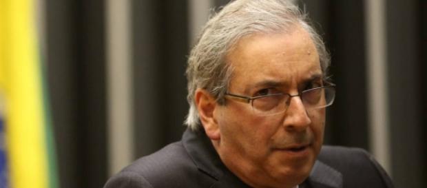 Cunha é afastado do mandato de deputado pelo STF Cunha é afastado do mandato de deputado pelo STF