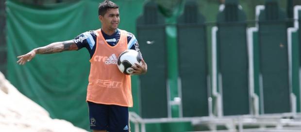 Dudu gesticula em treino do Palmeiras. Dudu gesticula em treino do Palmeiras.