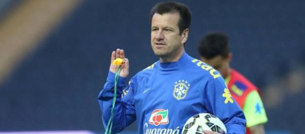 Fracasso na Copa América pode culminar na demissão de Dunga Fracasso na Copa América pode culminar na demissão de Dunga