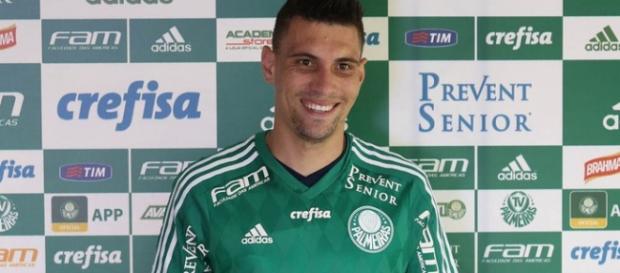 Moisés pode virar opção no meio campo palmeirense Moisés pode virar opção no meio campo palmeirense