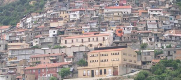 un oratorio per Patì Fonte : http://www.vita.it/it/article/2015/06/04/un-oratorio-per-plati/135342/ un oratorio per Patì Fonte : http://www.vita.it/it/article/2015/06/04/un-oratorio-per-plati/135342/