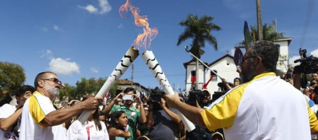 A passagem da chama olímpica é um sucesso no Brasil. A passagem da chama olímpica é um sucesso no Brasil.