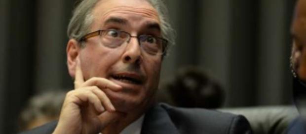 Aliados aconselham a Eduardo Cunha e avisam que ele pode ser preso. Aliados aconselham a Eduardo Cunha e avisam que ele pode ser preso.