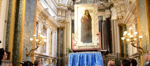 Festa della Madonna di Capocolonna. Fonte :https://www.youtube.com/watch?v=WLA6r7KZSyU Festa della Madonna di Capocolonna. Fonte :https://www.youtube.com/watch?v=WLA6r7KZSyU
