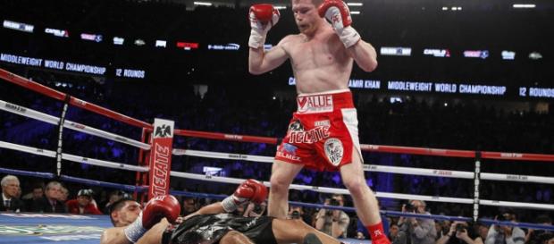 Canelo Álvarez noqueó a Khan y retuvo el título del CMB Canelo Álvarez noqueó a Khan y retuvo el título del CMB
