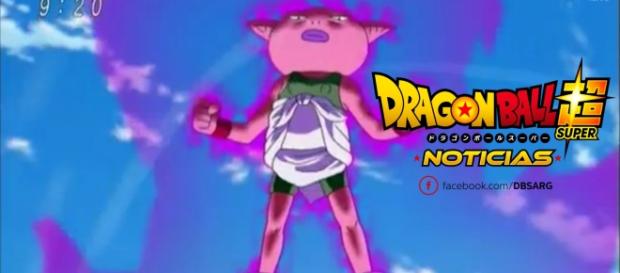El traje de Monaka con alguien adentro El traje de Monaka con alguien adentro