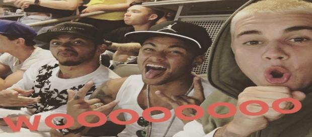 Neymar assistiu a partida ao lado do cantor Justin Bieber Neymar assistiu a partida ao lado do cantor Justin Bieber