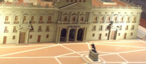 Una maqueta nos expresa el ideal en el monumental palacio y plaza Una maqueta nos expresa el ideal en el monumental palacio y plaza