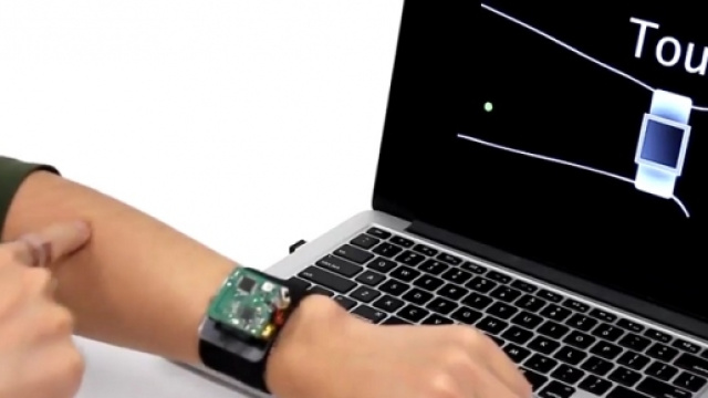 Skintrack, controllare il proprio smartwatch usando il braccio, si pu&ograve;
