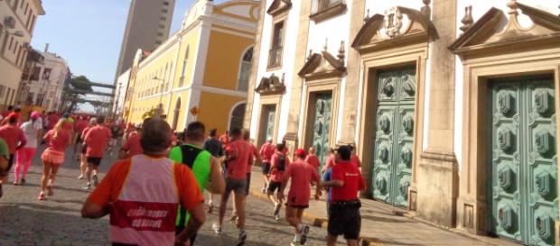 Corrida de Rua no Recife, estimulando atletas - Foto: Tânia Lima Corrida de Rua no Recife, estimulando atletas - Foto: Tânia Lima
