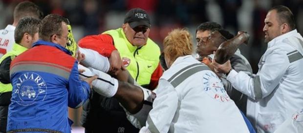 El camerunés Patrick Ekeng falleció durante el partido entre el Dinamo de Bucarest y el Viitorulen Constanta El camerunés Patrick Ekeng falleció durante el partido entre el Dinamo de Bucarest y el Viitorulen Constanta