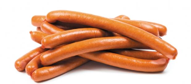 Jumătate din crenvurștii din comert colorati cu extract din gandaci Jumătate din crenvurștii din comert colorati cu extract din gandaci