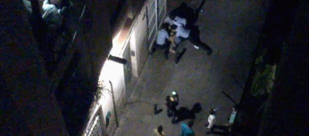 Mossos d'esquadra la noche del homicidio de Juan Andrés Benítez. Fuente: YouTube Mossos d'esquadra la noche del homicidio de Juan Andrés Benítez. Fuente: YouTube
