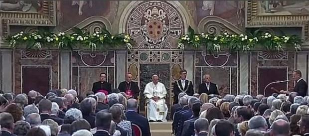 Papież odbiera gratulacje od Donalda Tuska za słowa o islamie. Papież odbiera gratulacje od Donalda Tuska za słowa o islamie.