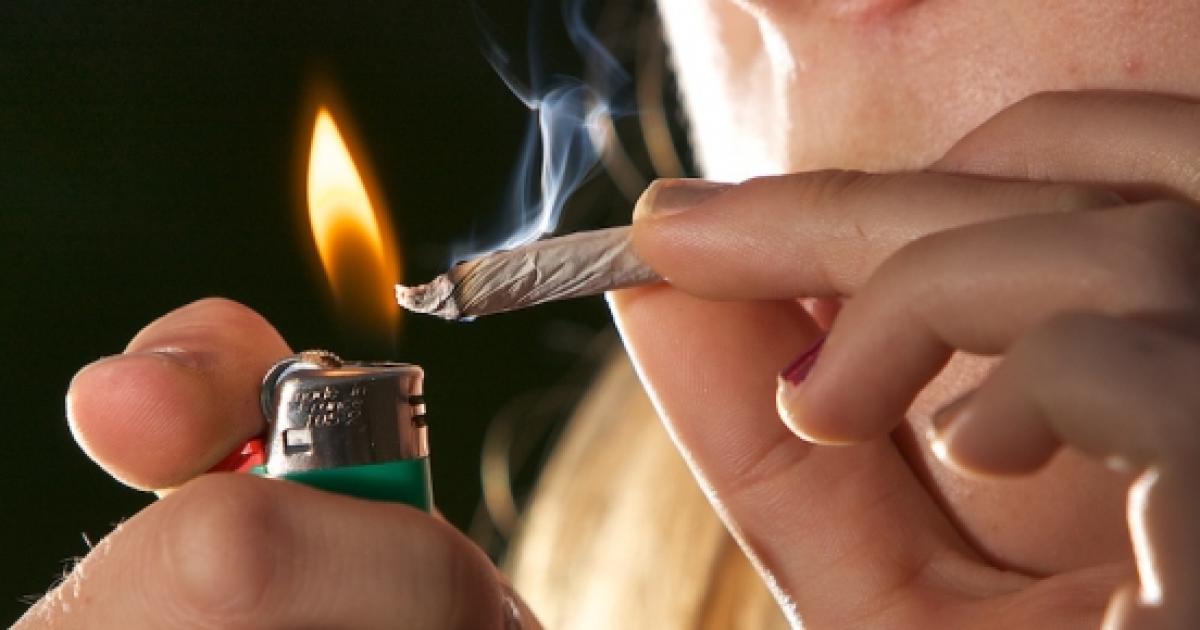 smoking addiction mumbai marijuana tooth specialist gum disease pot