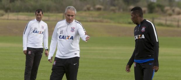 Moisés fez a pré-temporada no Timão, mas acabou indo para o Bahia Moisés fez a pré-temporada no Timão, mas acabou indo para o Bahia