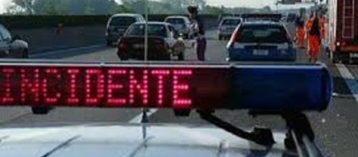 Calabria, auto si schianta: un morto