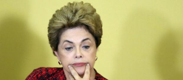 Dilma vive momentos difíceis fora do governo Dilma vive momentos difíceis fora do governo