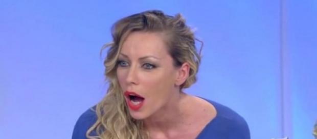 Karina Cascella stanca delle critiche, risponde ai commenti sulla foto di Salvatore e Alessandra Karina Cascella stanca delle critiche, risponde ai commenti sulla foto di Salvatore e Alessandra