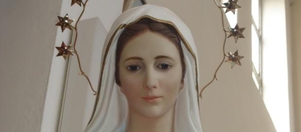 La fe no sólo el basa en Alá, Dios: en la Católica, los Santos juegan un papel muy importante a la hora de rezar o pedir alguna bendición. La fe no sólo el basa en Alá, Dios: en la Católica, los Santos juegan un papel muy importante a la hora de rezar o pedir alguna bendición.